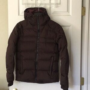 UNIQLO Down Parka Hoodie Down Puffer Jacket Mens XS Dk Burgandy. VG cond.